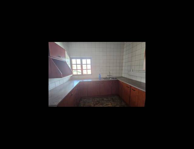 880M² BUSINESS CENTRE TO LET IN BENONI CENTRAL